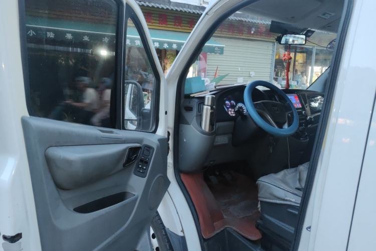 Used Foton Toano 2022 2.0T Manual Urban Edition Short Wheelbase Mid-Height Design Rear Single Tire 5/6/9-Seater Configuration 4F20TC3 Interior 3