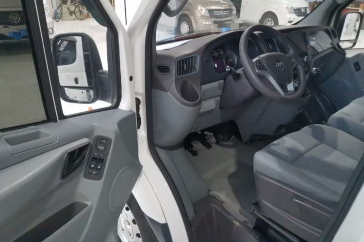 Used Foton Toano 2022 2.0T Manual Tongtu Multi-Function Long Wheelbase Mid-Roof Single-Tire 5/6/7/9-Seater 4F20TC3 Interior 3