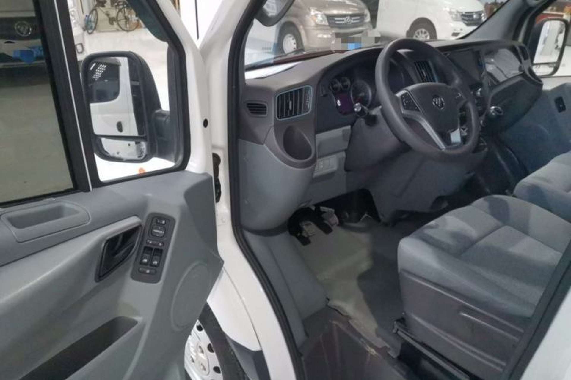 Used Foton Toano 2022 2.0T Manual Tongtu Multi-Function Long Wheelbase Mid-Roof Single-Tire 5/6/7/9-Seater 4F20TC3 Interior 3