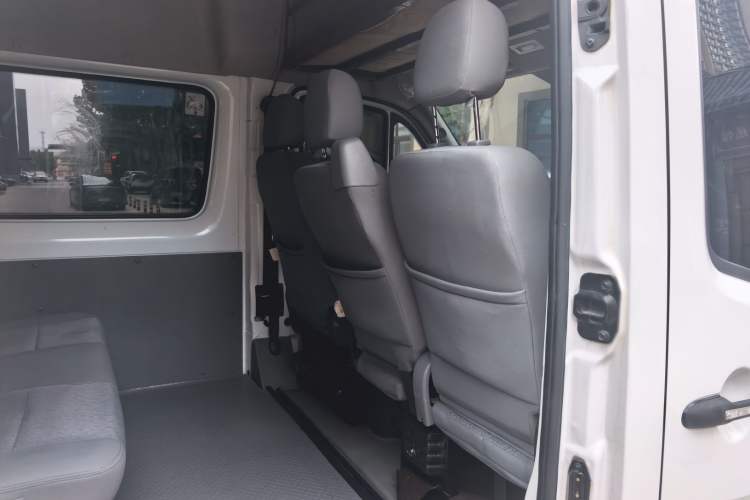 Used Foton Toano 2022 2.0T Manual Urban Edition Short Wheelbase Mid-Height Design Rear Single Tire 5/6/9-Seater Configuration 4F20TC3 Interior 4