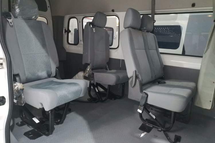 Used Foton Toano 2022 2.0T Manual Tongtu Multi-Function Long Wheelbase Mid-Roof Single-Tire 5/6/7/9-Seater 4F20TC3 Interior 4