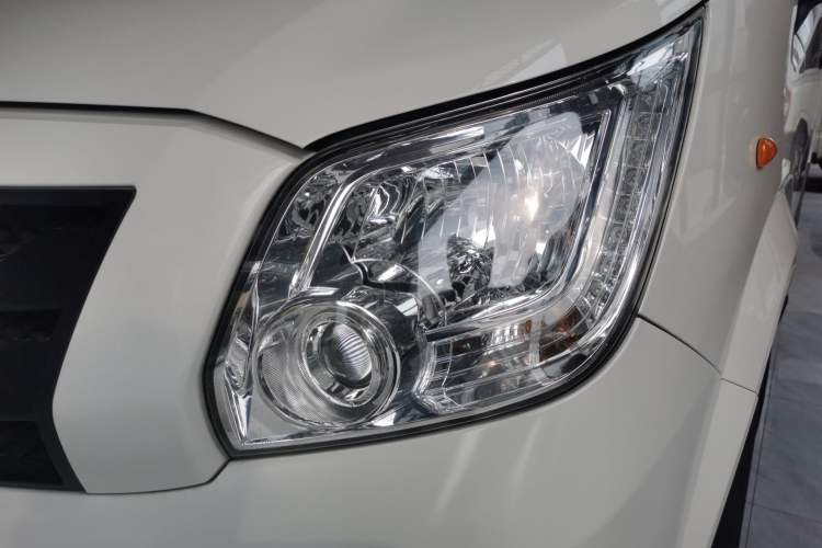 Used Foton Toano 2022 2.0T Manual Tongtu Multi-Function Long-Wheelbase Ultra-High Roof with Single Rear Tire Available in 5/6/7/9-Seater Configurations Model 4F20TC3 Left Front Headlight