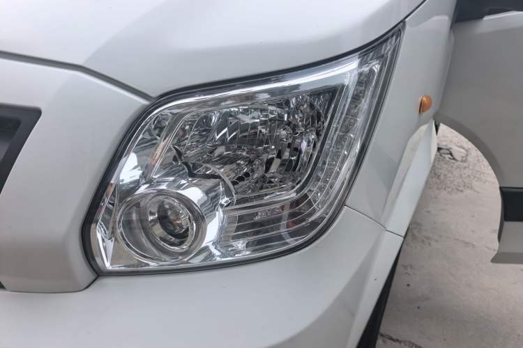 Used Foton Toano 2022 2.0T Manual Urban Edition Short Wheelbase Mid-Height Design Rear Single Tire 5/6/9-Seater Configuration 4F20TC3 Left Front Headlight