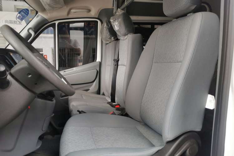 Used Foton Toano 2022 2.0T Manual Tongtu Multi-Function Long-Wheelbase Ultra-High Roof with Single Rear Tire Available in 5/6/7/9-Seater Configurations Model 4F20TC3 Left Front Seat