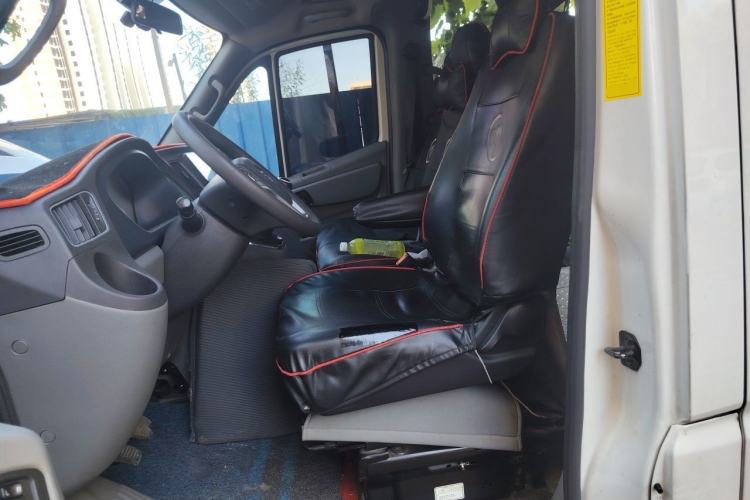 Used Foton Toano 2022 2.0T Manual Tongtu Professional Edition Multi-Function Long-Wheelbase Mid-Roof Design with Single Rear Tire—Available in 5/6/7/9-Seater Configurations Powered by 4F20TC3 Left Front Seat