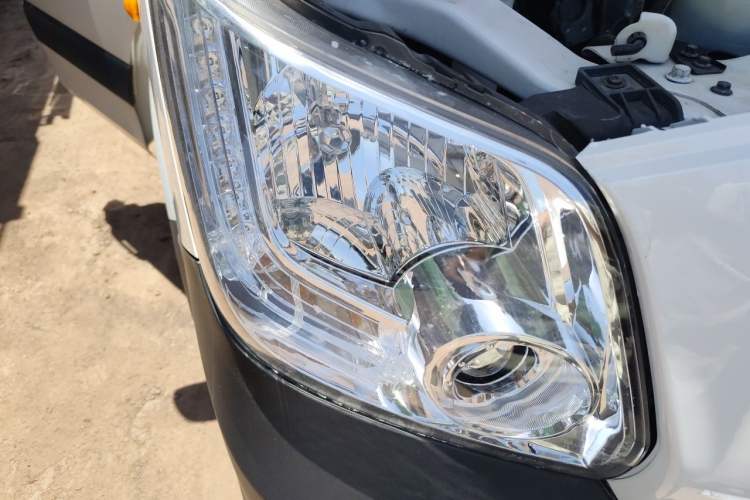Used Foton Toano 2022 2.0T Manual Urban Edition Short Wheelbase Mid-Height Design Rear Single Tire 5/6/9-Seater Configuration 4F20TC3 Right Front Headlight