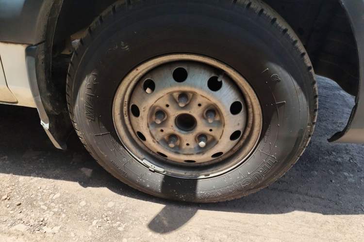 Used Foton Toano 2022 2.0T Manual Urban Edition Short Wheelbase Mid-Height Design Rear Single Tire 5/6/9-Seater Configuration 4F20TC3 Right Front Wheel Hub