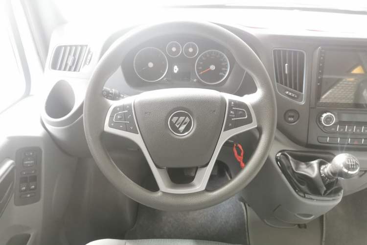 Used Foton Toano 2022 2.0T Manual Tongtu Multi-Function Long-Wheelbase Ultra-High Roof with Single Rear Tire Available in 5/6/7/9-Seater Configurations Model 4F20TC3 Steering Wheel