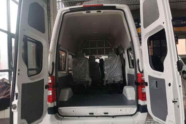 Used Foton Toano 2022 2.0T Manual Tongtu Multi-Function Long-Wheelbase Ultra-High Roof with Single Rear Tire Available in 5/6/7/9-Seater Configurations Model 4F20TC3 Trunk