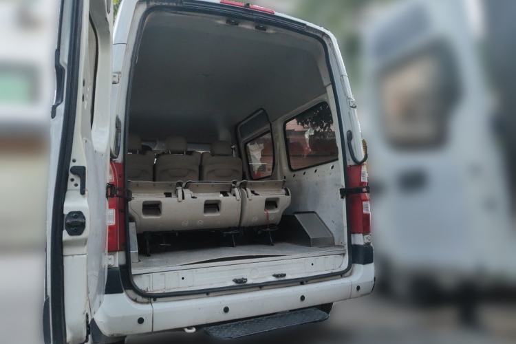 Used Foton Toano 2022 2.0T Manual Urban Edition Short Wheelbase Mid-Height Design Rear Single Tire 5/6/9-Seater Configuration 4F20TC3 Trunk