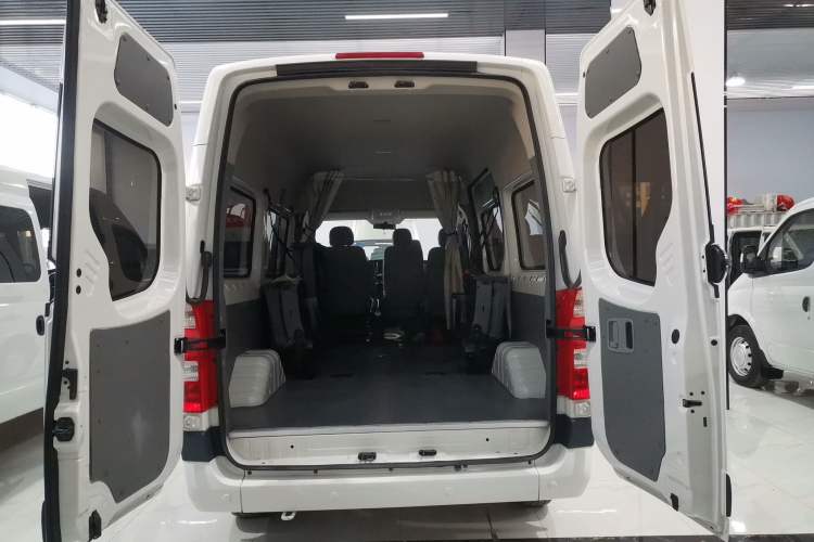 Used Foton Toano 2022 2.0T Manual Tongtu Multi-Function Long Wheelbase Mid-Roof Single-Tire 5/6/7/9-Seater 4F20TC3 Trunk