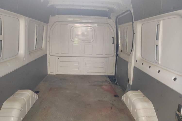 Used Foton Toano 2022 2.0T Manual Urban Van Short Wheelbase Mid-Height Rear Single Tire 3-Seater 4F20TC3 Trunk