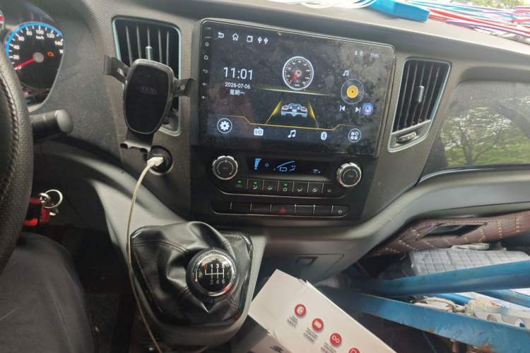 Used Foton Toano 2023 2.0T Manual Jixiang Long Wheelbase Mid-Top Rear Single Tire 7/9-Seater Audio And AC Panel