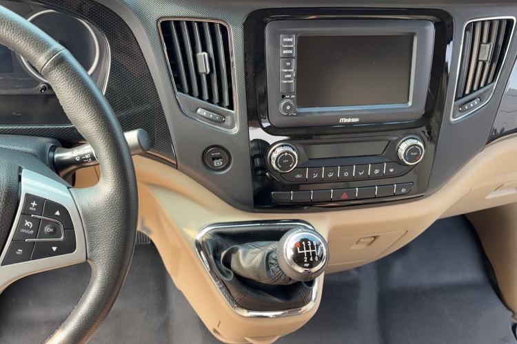 Used Foton Toano 2023 2.0T Compact Luxury Edition Manual Transmission Long Wheelbase Mid-Height Roof Rear Single Tire 9-Seater Audio And AC Panel