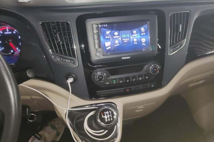 Used Foton Toano 2023 2.0T Compact Luxury Edition Manual Transmission Long Wheelbase Mid-Height Roof Rear Single Tire 9-Seater Audio And AC Panel
