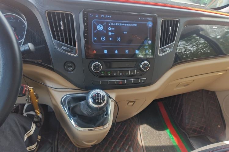 Used Foton Toano 2023 2.0T Compact Comfort Edition Manual Transmission Long Wheelbase Mid-Height Design with Single Rear Tire 9-Seater Audio And AC Panel