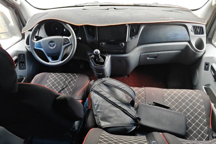 Used Foton Toano 2023 Joy Elephant Multi-Function 2.0T Manual Long-Wheelbase Mid-Roof Model with Single Rear Tire Available in 5/6/7/9-Seater Configurations Center Console