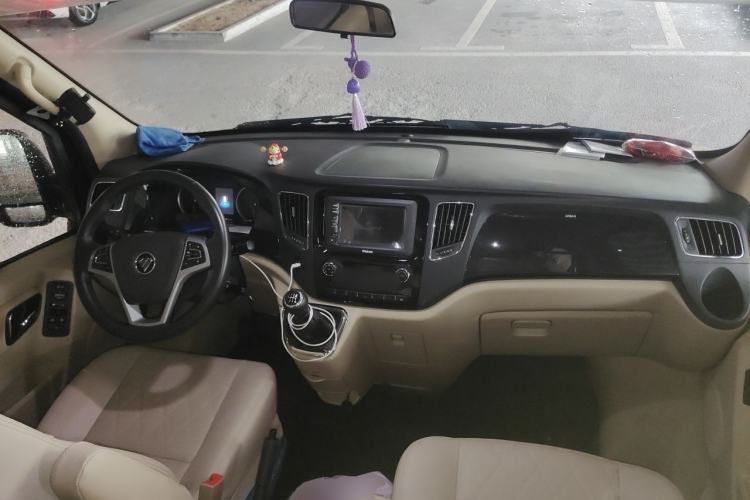 Used Foton Toano 2023 2.0T Compact Luxury Edition Manual Transmission Long Wheelbase Mid-Height Roof Rear Single Tire 9-Seater Center Console