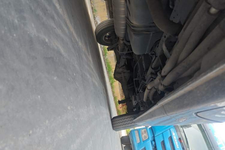 Used Foton Toano 2023 2.0T Compact Comfort Edition Manual Transmission Long Wheelbase Mid-Height Design with Single Rear Tire 9-Seater Chassis Front Left