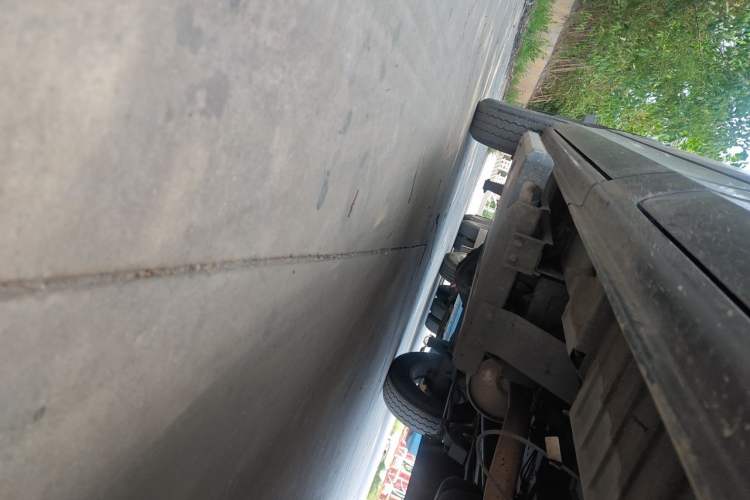 Used Foton Toano 2023 2.0T Compact Comfort Edition Manual Transmission Long Wheelbase Mid-Height Design with Single Rear Tire 9-Seater Chassis Front Right