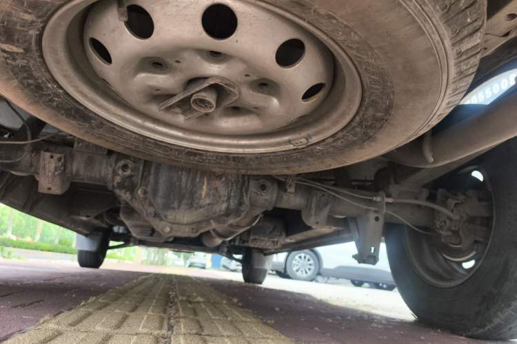Used Foton Toano 2023 Joy Elephant Multi-Function 2.0T Manual Long-Wheelbase Mid-Roof Model with Single Rear Tire Available in 5/6/7/9-Seater Configurations Chassis Rear