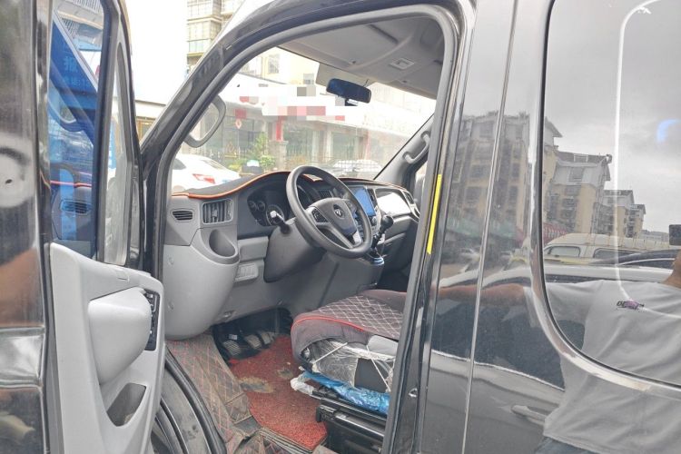 Used Foton Toano 2023 Joy Elephant Multi-Function 2.0T Manual Long-Wheelbase Mid-Roof Model with Single Rear Tire Available in 5/6/7/9-Seater Configurations Driver Seat