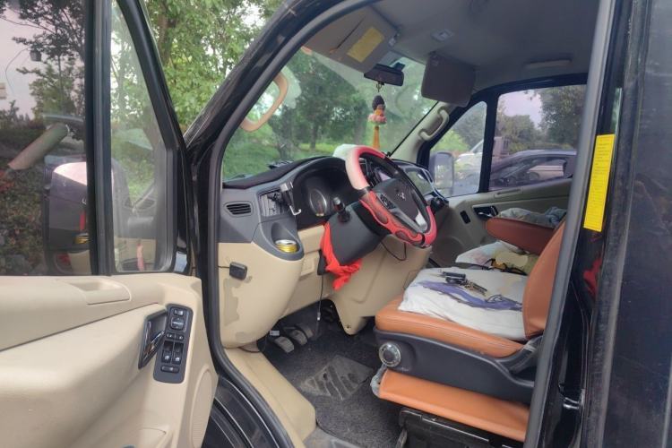 Used Foton Toano 2023 2.0T Compact Luxury Edition Manual Transmission Long Wheelbase Mid-Height Roof Rear Single Tire 9-Seater Driver Seat