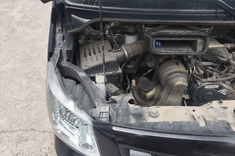 Used Foton Toano 2023 Joy Elephant Multi-Function 2.0T Manual Long-Wheelbase Mid-Roof Model with Single Rear Tire Available in 5/6/7/9-Seater Configurations Engine Bay Right