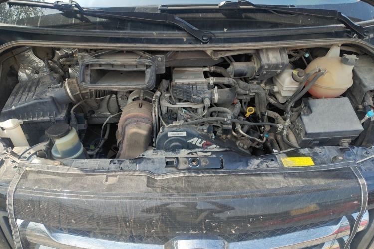 Used Foton Toano 2023 2.0T Compact Comfort Edition Manual Transmission Long Wheelbase Mid-Height Design with Single Rear Tire 9-Seater Engine Bay