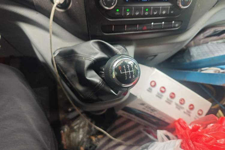 Used Foton Toano 2023 2.0T Manual Jixiang Long Wheelbase Mid-Top Rear Single Tire 7/9-Seater Gear Lever