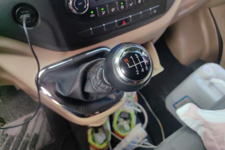 Used Foton Toano 2023 2.0T Compact Luxury Edition Manual Transmission Long Wheelbase Mid-Height Roof Rear Single Tire 9-Seater Gear Lever