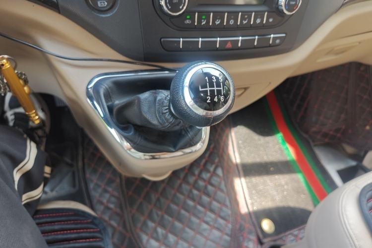 Used Foton Toano 2023 2.0T Compact Comfort Edition Manual Transmission Long Wheelbase Mid-Height Design with Single Rear Tire 9-Seater Gear Lever