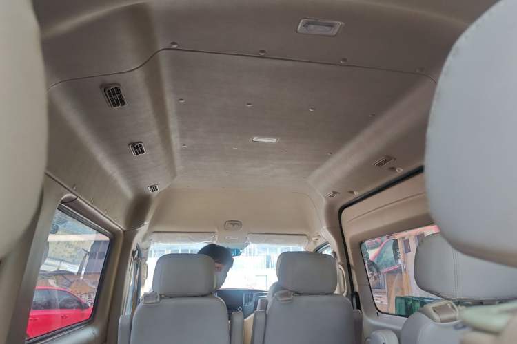 Used Foton Toano 2023 2.0T Compact Comfort Edition Manual Transmission Long Wheelbase Mid-Height Design with Single Rear Tire 9-Seater Headliner