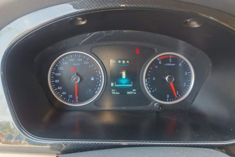 Used Foton Toano 2023 2.0T Compact Comfort Edition Manual Transmission Long Wheelbase Mid-Height Design with Single Rear Tire 9-Seater Instrument Cluster