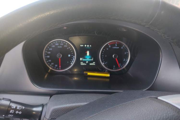 Used Foton Toano 2023 Joy Elephant Multi-Function Model Cummins 2.8T Automatic Long Wheelbase Mid-Roof Design Rear Single Tire Available in 5/6/7/9-Seater Configurations Instrument Cluster