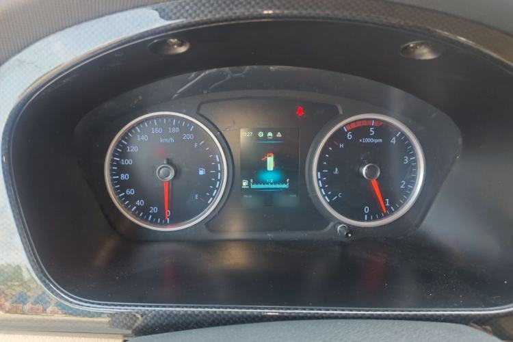 Used Foton Toano 2023 2.0T Compact Comfort Edition Manual Transmission Long Wheelbase Mid-Height Design with Single Rear Tire 9-Seater Instrument Cluster