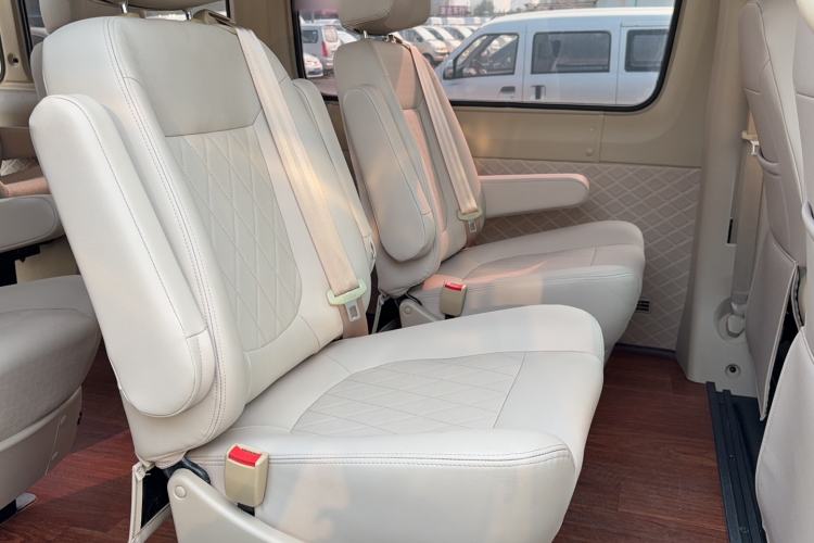 Used Foton Toano 2023 2.0T Compact Luxury Edition Manual Transmission Long Wheelbase Mid-Height Roof Rear Single Tire 9-Seater Interior 2