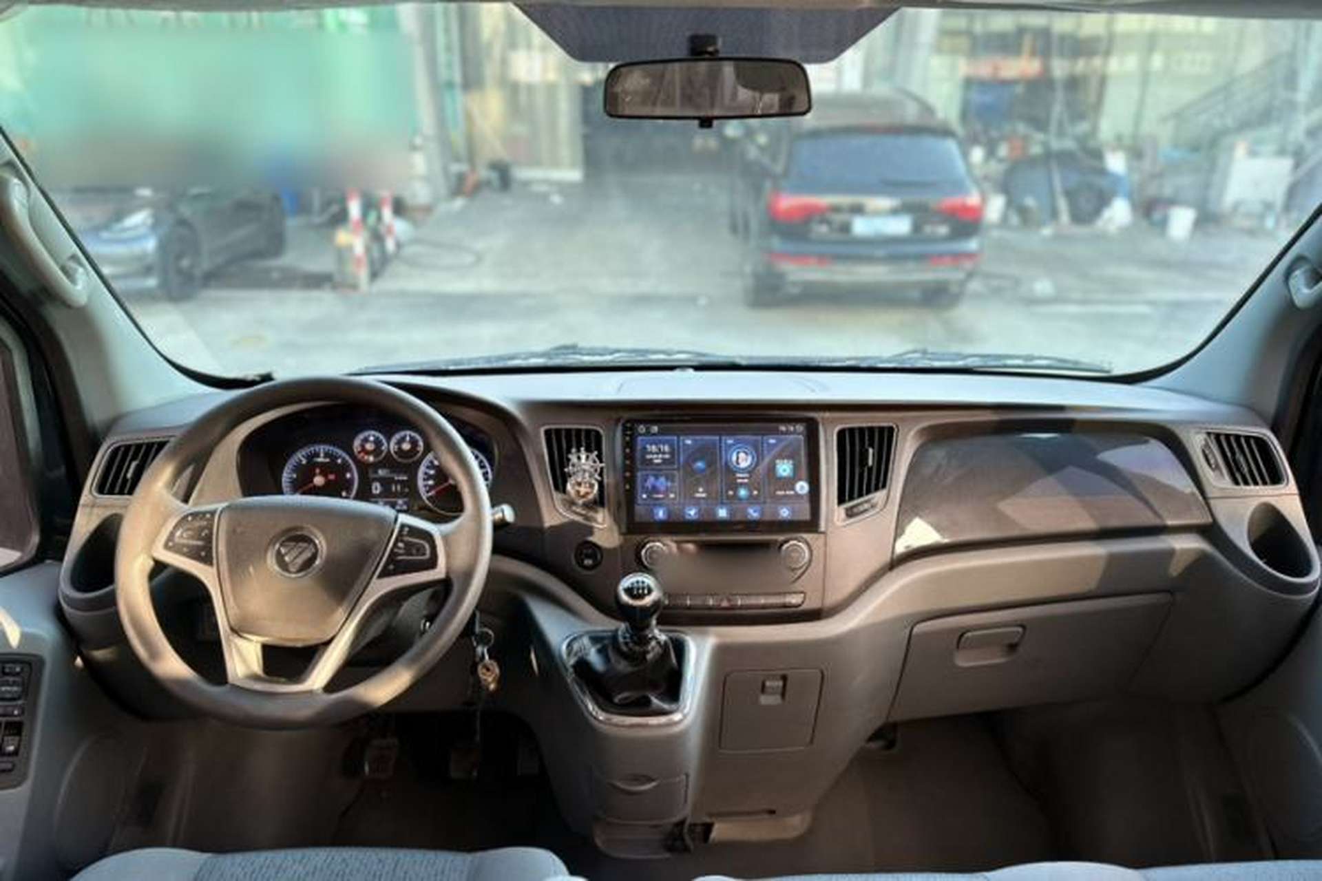 Used Foton Toano 2023 2.0T Manual Jixiang Long Wheelbase Mid-Top Rear Single Tire 7/9-Seater Interior 3