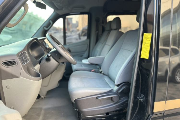 Used Foton Toano 2023 2.0T Manual Jixiang Long Wheelbase Mid-Top Rear Single Tire 7/9-Seater Interior 4