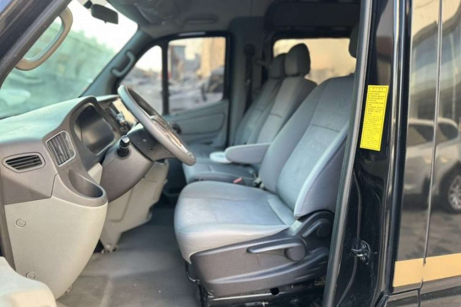 Used Foton Toano 2023 2.0T Manual Jixiang Long Wheelbase Mid-Top Rear Single Tire 7/9-Seater Interior 4