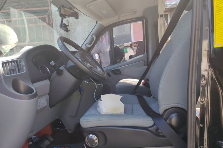 Used Foton Toano 2023 Joy Elephant Multi-Function Model Cummins 2.8T Automatic Long Wheelbase Mid-Roof Design Rear Single Tire Available in 5/6/7/9-Seater Configurations Left Front Seat