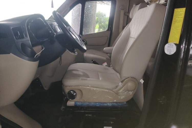 Used Foton Toano 2023 2.0T Compact Luxury Edition Manual Transmission Long Wheelbase Mid-Height Roof Rear Single Tire 9-Seater Left Front Seat