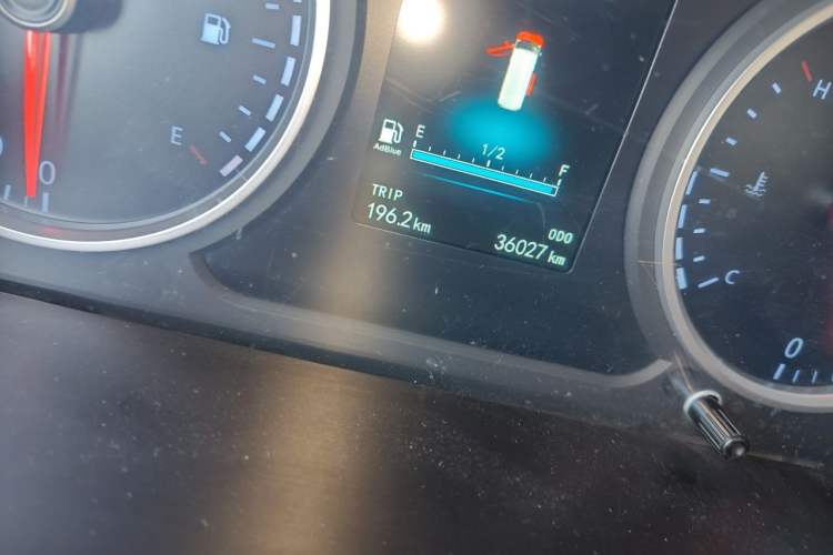 Used Foton Toano 2023 2.0T Compact Comfort Edition Manual Transmission Long Wheelbase Mid-Height Design with Single Rear Tire 9-Seater Odometer Close Up