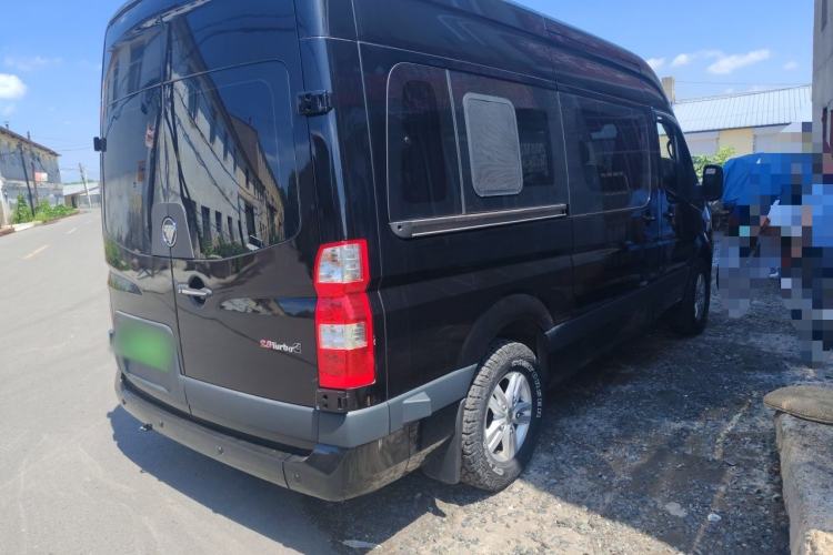 Used Foton Toano 2023 Joy Elephant Multi-Function Model Cummins 2.8T Automatic Long Wheelbase Mid-Roof Design Rear Single Tire Available in 5/6/7/9-Seater Configurations Rear Right 45 Deg