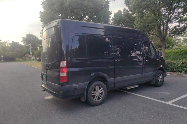 Used Foton Toano 2023 2.0T Compact Luxury Edition Manual Transmission Long Wheelbase Mid-Height Roof Rear Single Tire 9-Seater Rear Right 45 Deg