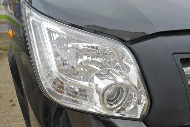Used Foton Toano 2023 Joy Elephant Multi-Function 2.0T Manual Long-Wheelbase Mid-Roof Model with Single Rear Tire Available in 5/6/7/9-Seater Configurations Right Front Headlight