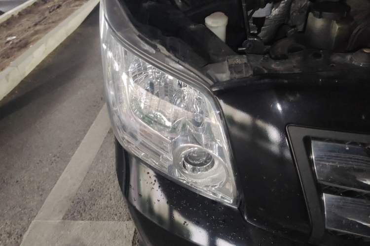 Used Foton Toano 2023 2.0T Compact Luxury Edition Manual Transmission Long Wheelbase Mid-Height Roof Rear Single Tire 9-Seater Right Front Headlight