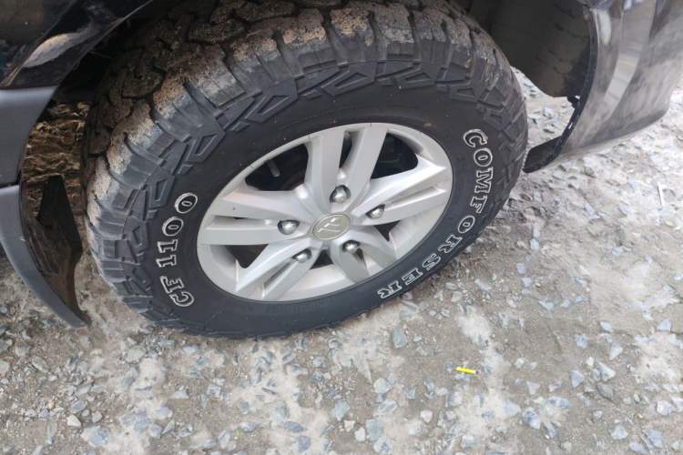 Used Foton Toano 2023 Joy Elephant Multi-Function Model Cummins 2.8T Automatic Long Wheelbase Mid-Roof Design Rear Single Tire Available in 5/6/7/9-Seater Configurations Right Front Wheel Hub