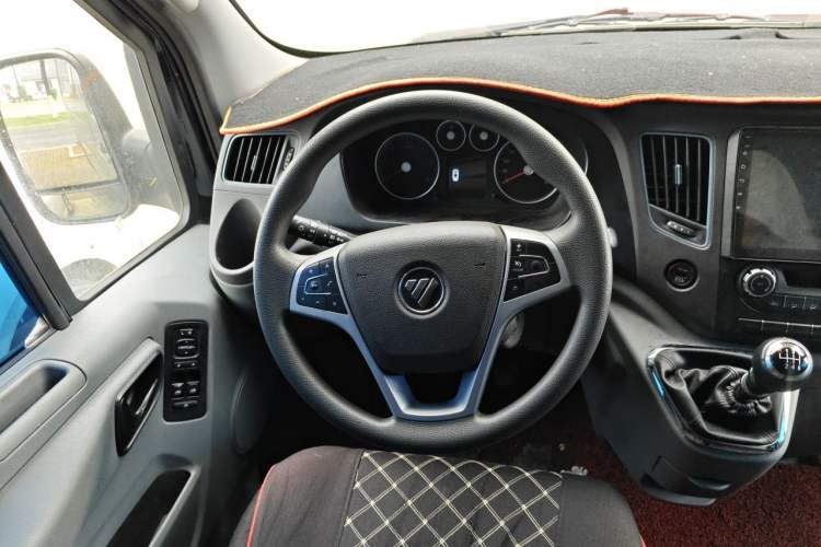 Used Foton Toano 2023 Joy Elephant Multi-Function 2.0T Manual Long-Wheelbase Mid-Roof Model with Single Rear Tire Available in 5/6/7/9-Seater Configurations Steering Wheel