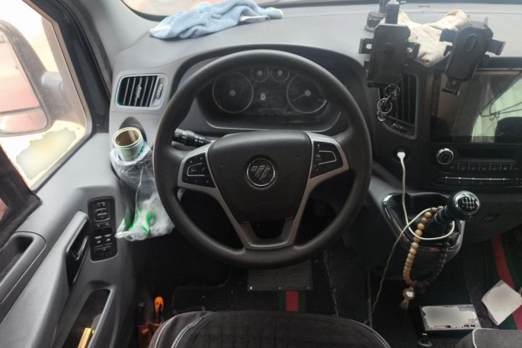 Used Foton Toano 2023 Joy Elephant Multi-Function 2.0T Manual Long-Wheelbase Mid-Roof Model with Single Rear Tire Available in 5/6/7/9-Seater Configurations Steering Wheel